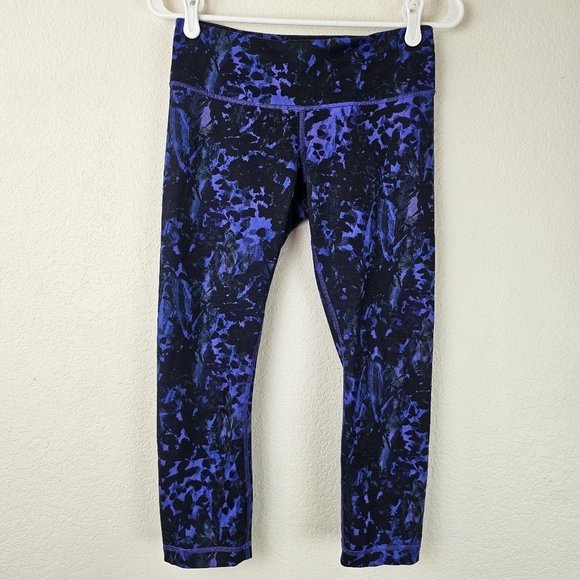 Lululemon Wunder Under Crop Leggings Blue Black Abstract Print Size 6 - Picture 5 of 14